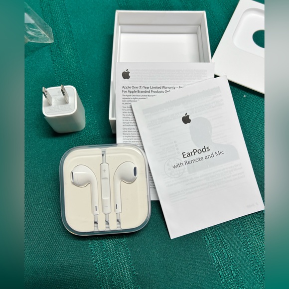 iphone ear buds & plug - Picture 6 of 9